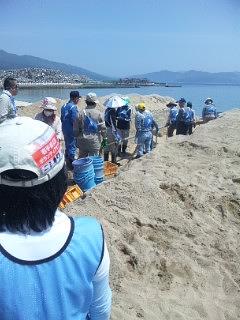 吉里吉里海岸で作業開始（2012吉里吉里クリーンＰ第2期 5/31～6/4）