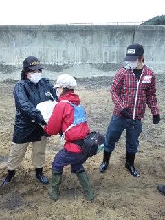 清掃作業開始しました！（2012吉里吉里クリーンＰ第1期5/10～14）