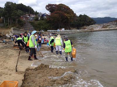 大槌町　吉里吉里海岸清掃　渚の作業開始！（2012吉里吉里クリーンＰ第 6 期 10/26～30）