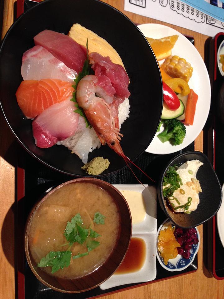 神戸にて海鮮丼