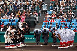夏の高校野球やってます