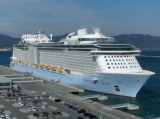 ★『スペクトラム・オブ・ザ・シーズ』初寄港