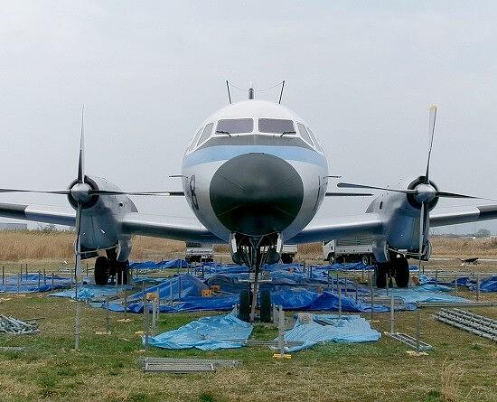 ★空港散歩・ＹＳ－11ピカピカです