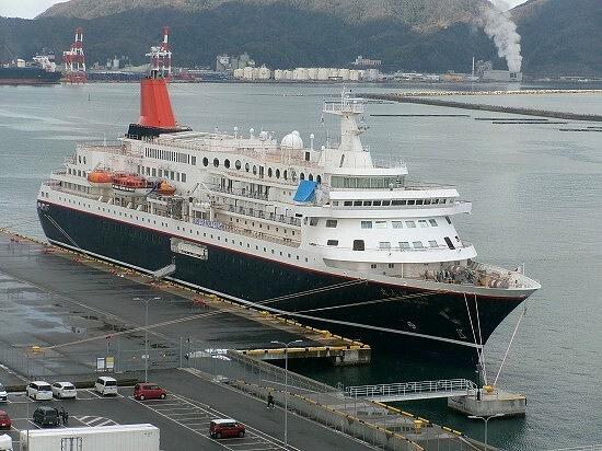 ★『にっぽん丸』世界の若者が集う船です