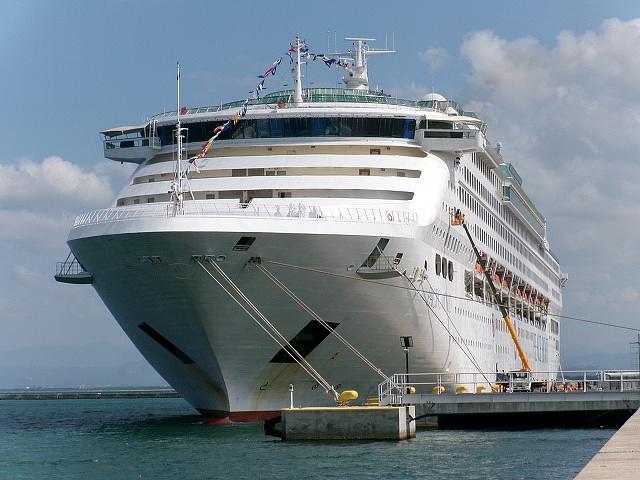 ★『パシフィック・ワールド』 初寄港