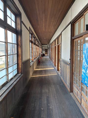 しゃくなげ學校（旧鎌掛小学校）を１月も土日祝日を開館します。