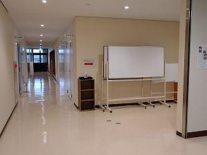 バザー終了後、後片付けの終わった2階