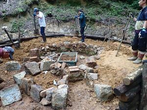 森林公園くつきの森では新しく炭がまをつくっています