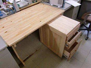 滋賀県産間伐材デスクがやってきた！