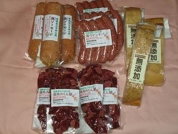 鶏ソーセージや鹿ウインナーです。