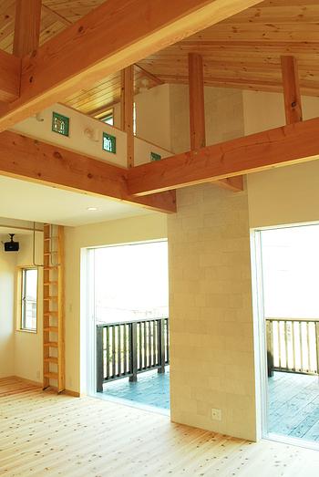 コロナに対処　開ける空間　