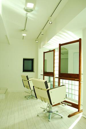 西心斎橋　ＲＥＮＩＡ　美容室