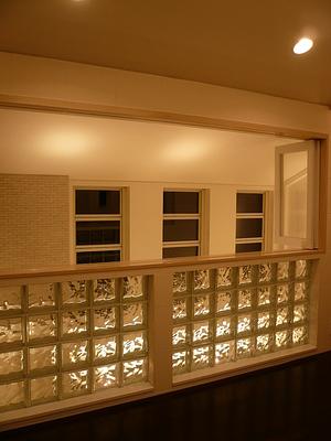 ゼブラフロアとガラスブロック