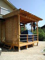 パーゴラデッキのある家