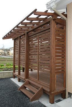ウッドデッキ（屋根付き）