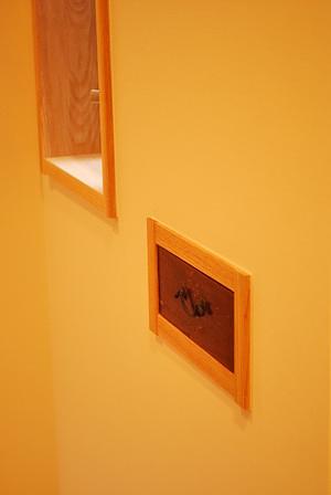 壁厚利用の玄関小物入れ　ハンコ入れ？鍵入れ？