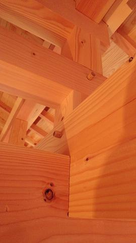 木の家　栓打ち