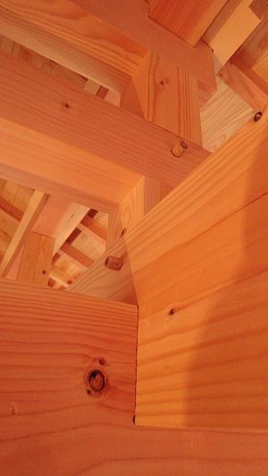 木の家　栓打ち