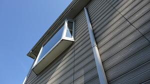 琵琶湖を眺めるウッドデッキ