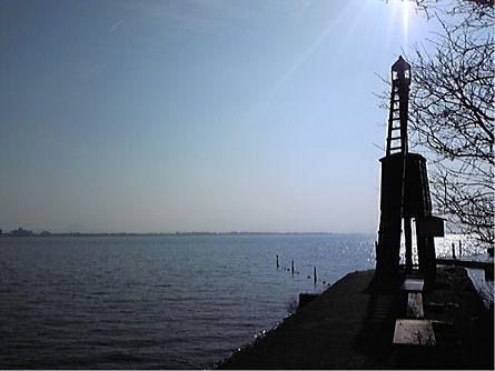 出島の灯台　大津市今堅田