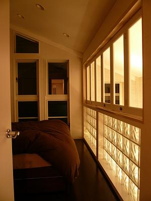 ガラスブロック　寝室　BEDROOM