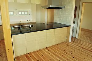 キッチン　食器を収納する