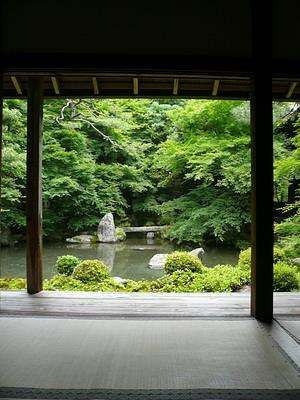 雨前の蓮華寺